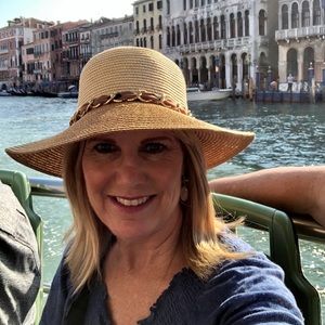 Meet your Posher, Sandi